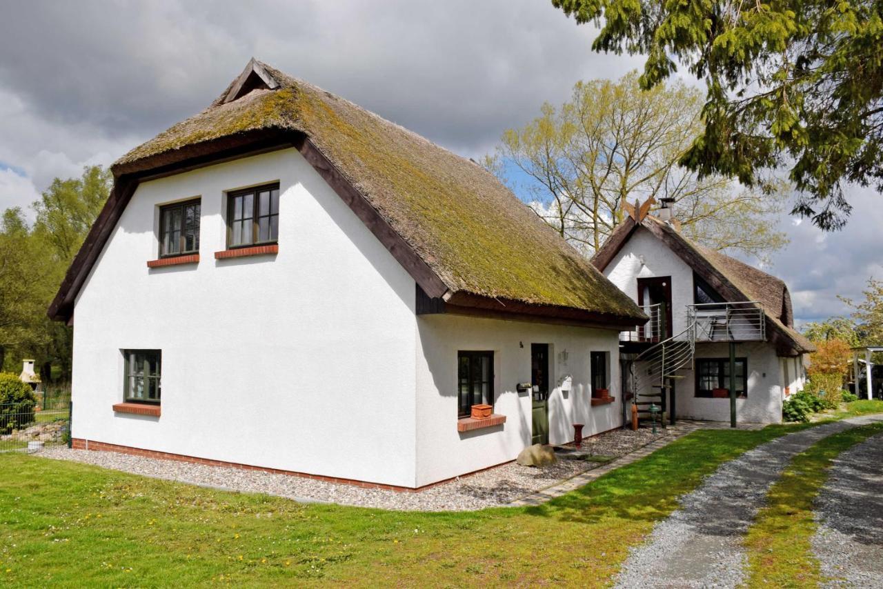 Ferienhaus und -wohnung unterm Reetdach in Woorke Patzig Exterior foto