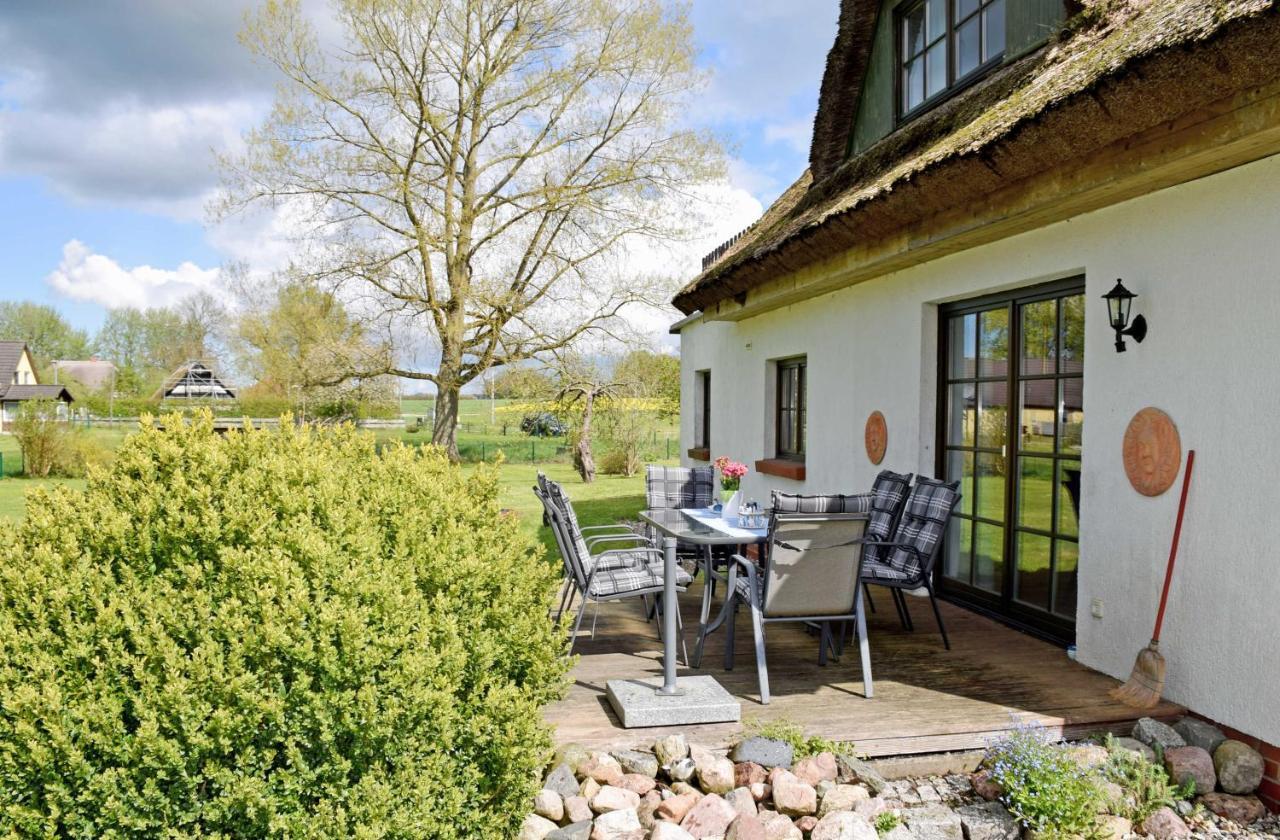 Ferienhaus und -wohnung unterm Reetdach in Woorke Patzig Exterior foto