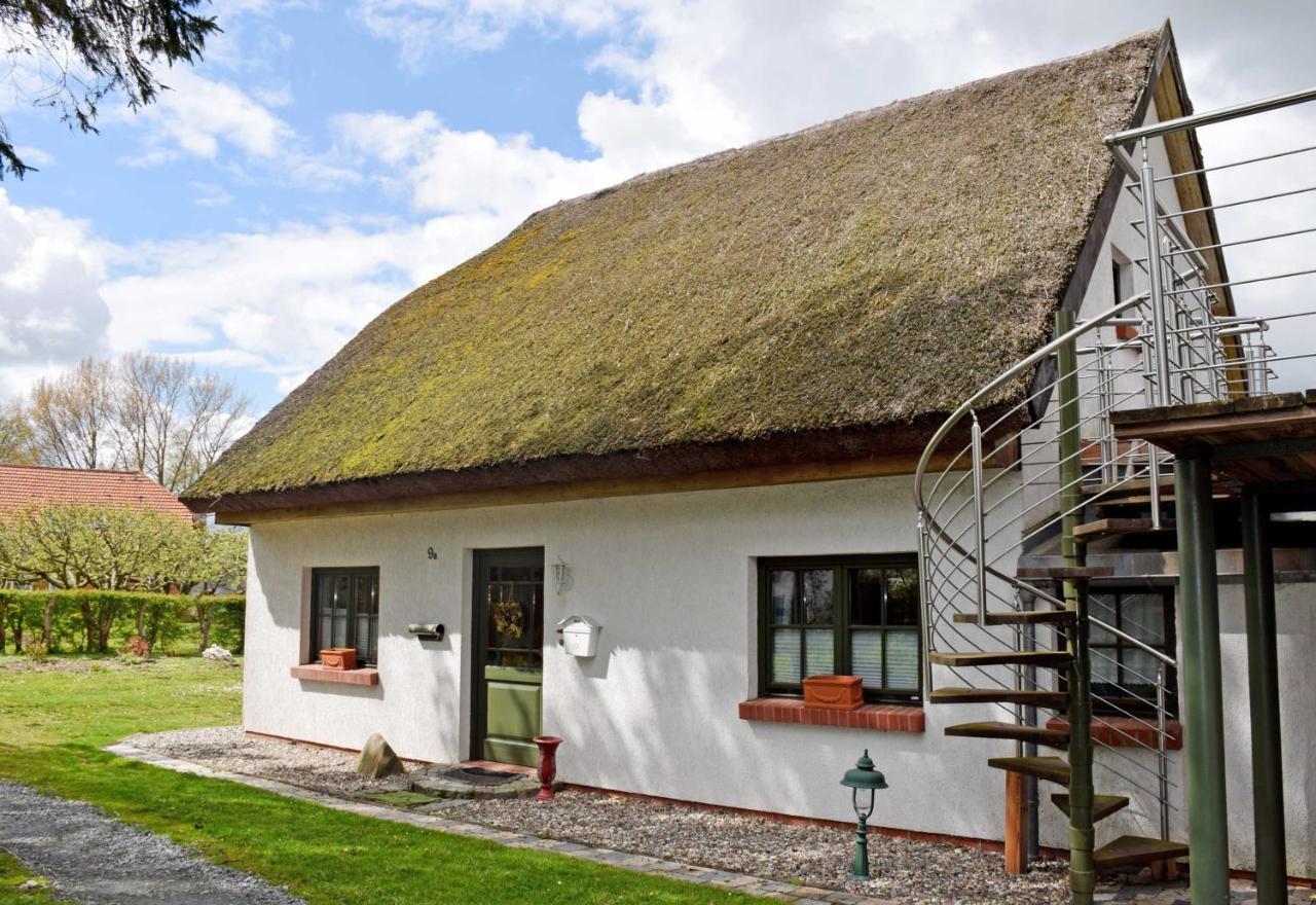 Ferienhaus und -wohnung unterm Reetdach in Woorke Patzig Exterior foto